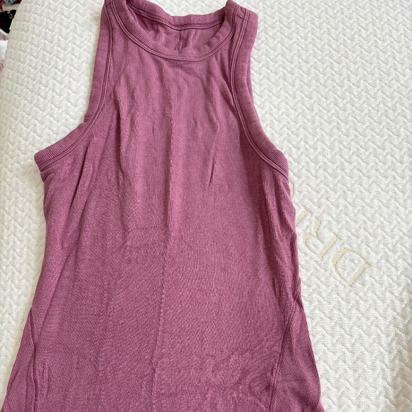 Lululemon tank - Picture 1 of 1